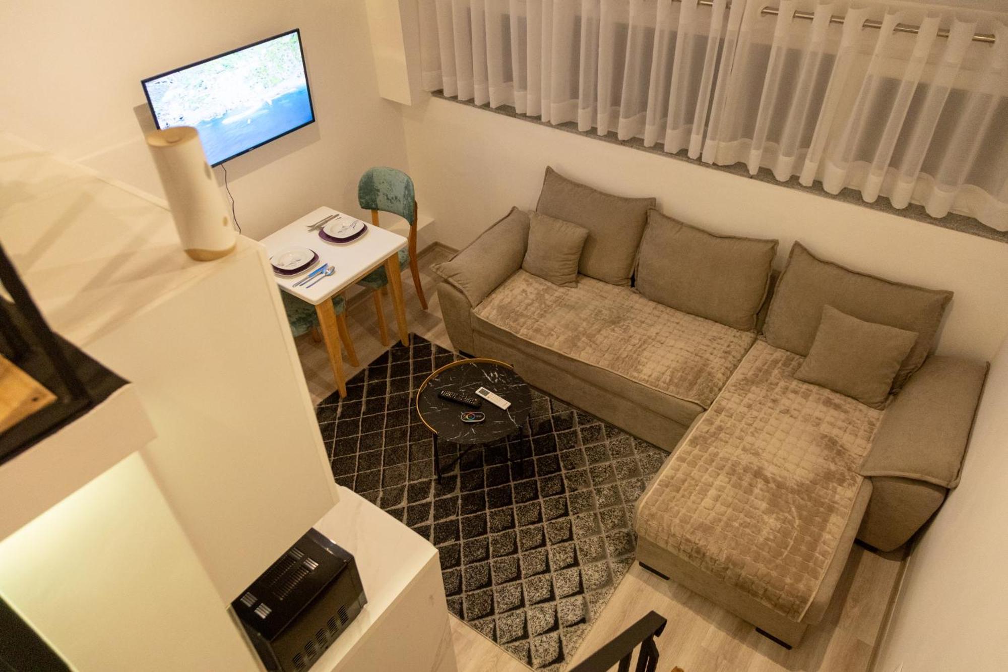 Cozy Loft-Blloku Downtown Hotel Tirana Bagian luar foto