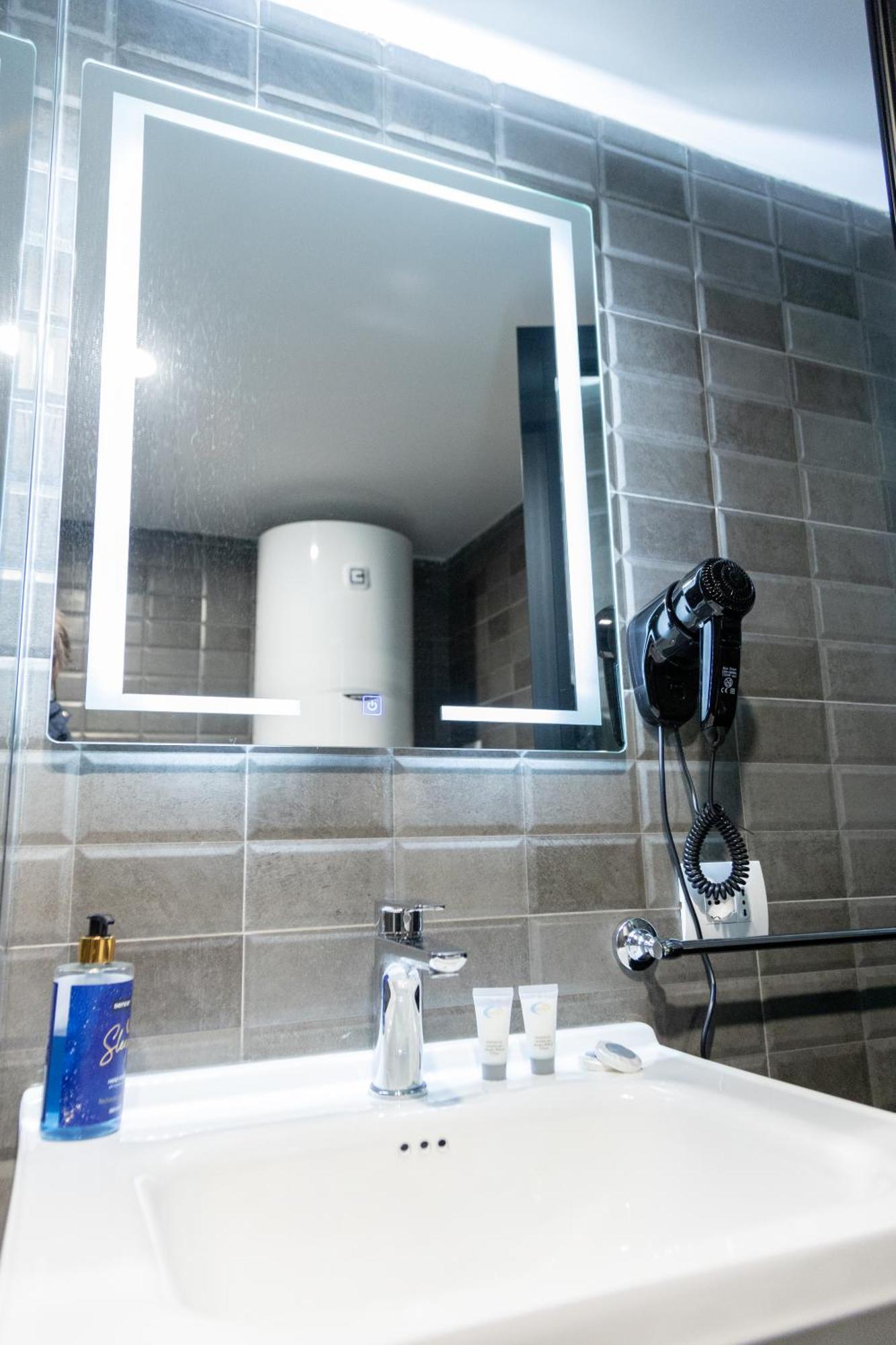 Cozy Loft-Blloku Downtown Hotel Tirana Bagian luar foto
