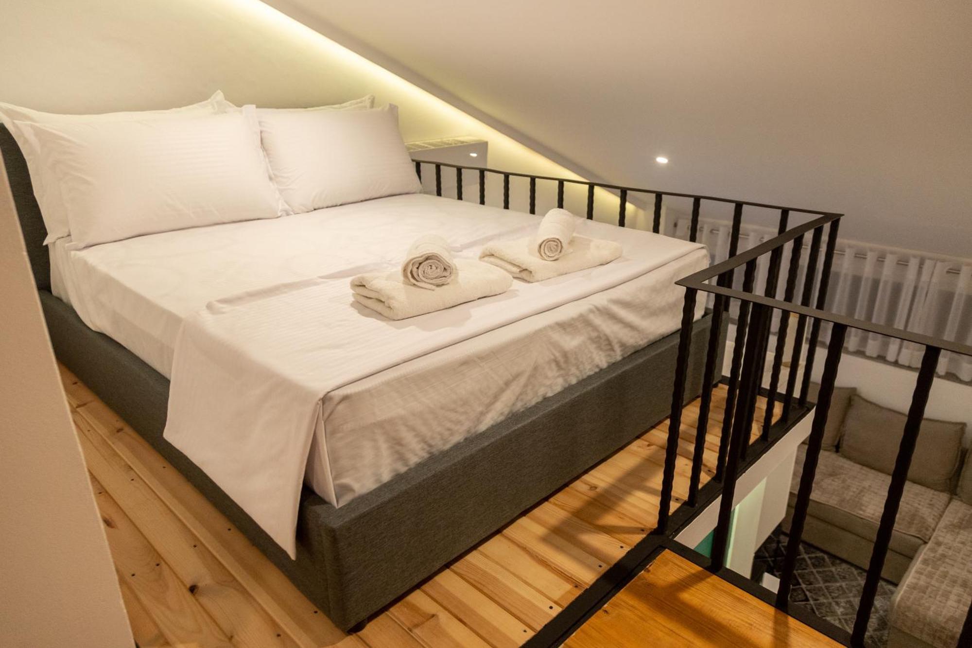 Cozy Loft-Blloku Downtown Hotel Tirana Bagian luar foto